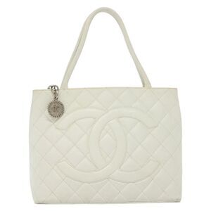 Chanel Medaillon White Leather Tote Bag (Pre-Owned)